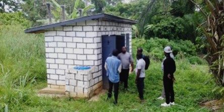Cameroun, latrines Mbankomo